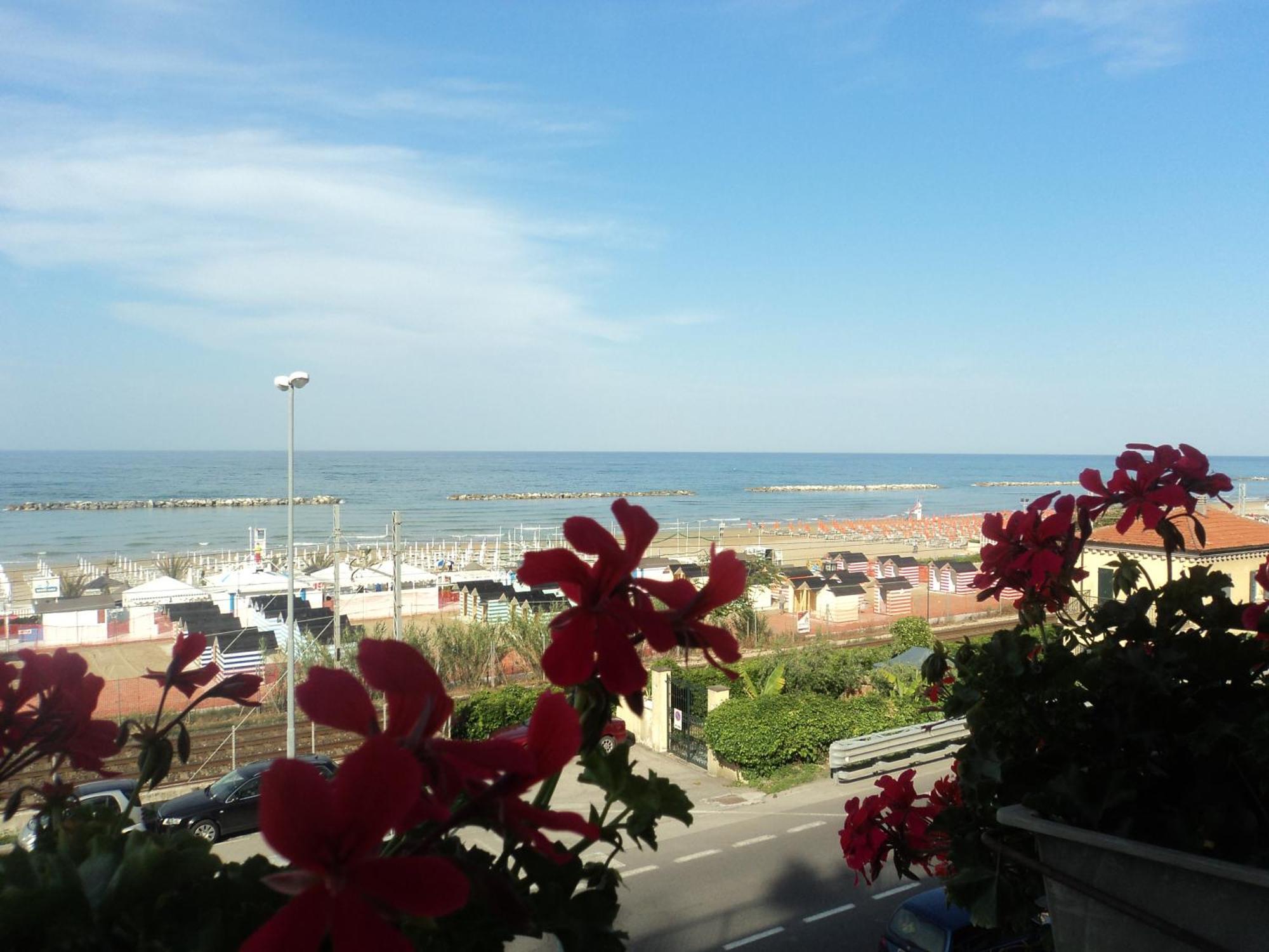 Hotel Ristorante Miramare Pesaro Ngoại thất bức ảnh